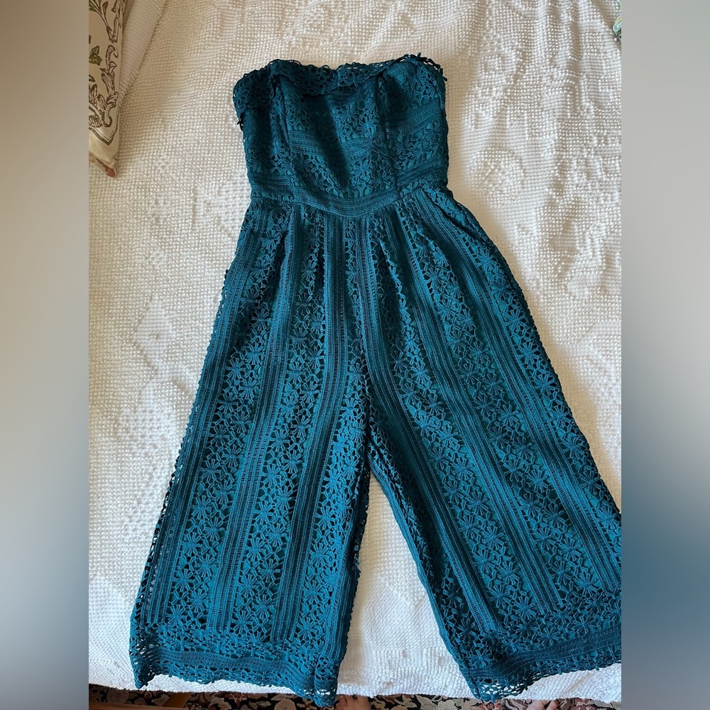 Anthropolgie-greylin
strapless jumper 
Size: XS
Length: 40”
Waist:13